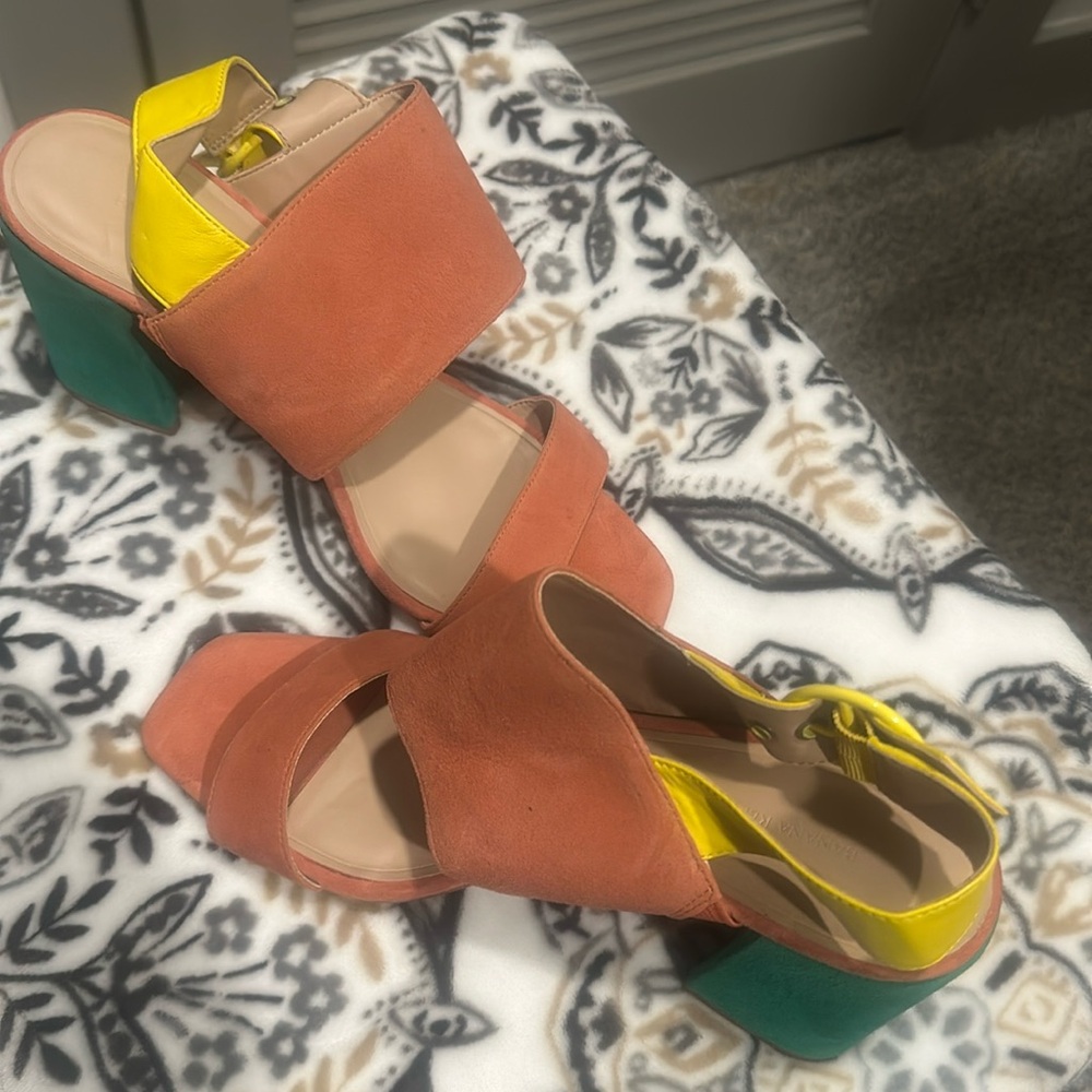 Beautiful Banana Republic color block sandal